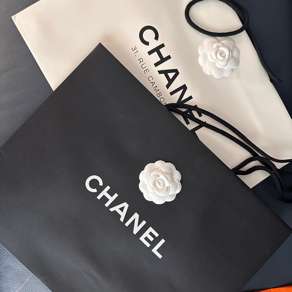 Retail bags Chanel and Hermes